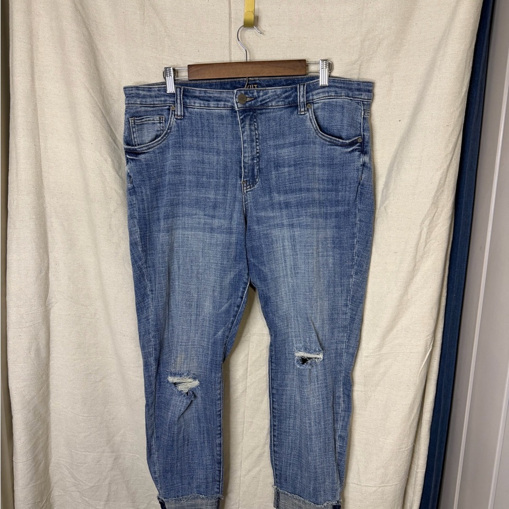 Kut from the Kloth Light Blue Distressed Cropped Jeans